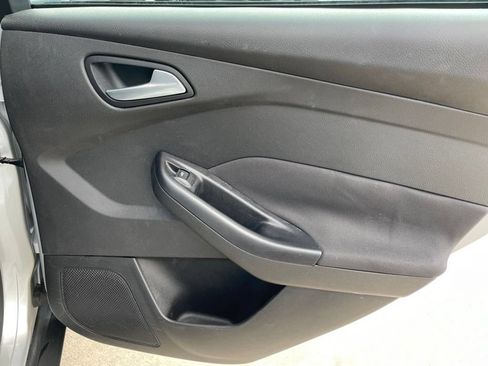 Used 2016 Ford Focus SE w/ Equipment Group 201A FWD image 27