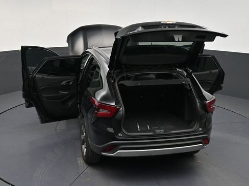 Used 2025 Chevrolet Trax LT FWD image 32