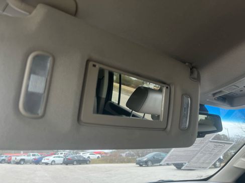 Used 2018 Chevrolet Suburban Premier image 26