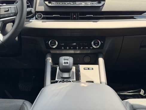 New 2026 Nissan Rogue SL AWD/4WD image 22