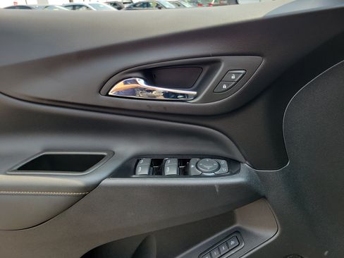Used 2023 Chevrolet Equinox Premier AWD/4WD image 17