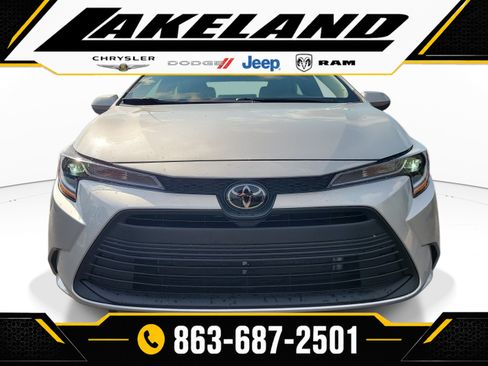 Used 2025 Toyota Corolla LE FWD image 2