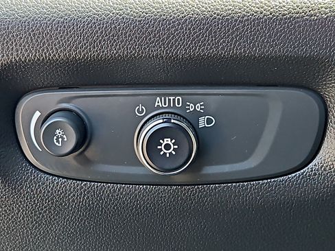 Used 2023 Chevrolet Traverse LS FWD image 25