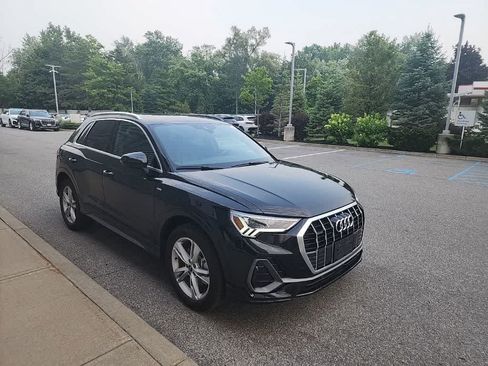 Used 2023 Audi Q3 2.0T Premium Plus w/ Premium Plus Package AWD/4WD image 13
