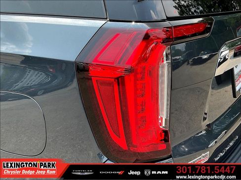 Used 2021 GMC Yukon SLT w/ SLT Premium Package AWD/4WD image 22