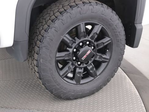 Used 2024 GMC Sierra 2500 AT4 w/ AT4 Premium Plus Package AWD/4WD image 14