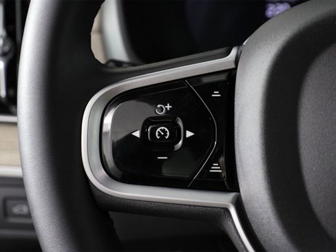 Certified 2025 Volvo XC90 B5 Core image 10