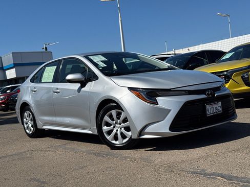 Used 2024 Toyota Corolla LE FWD image 2