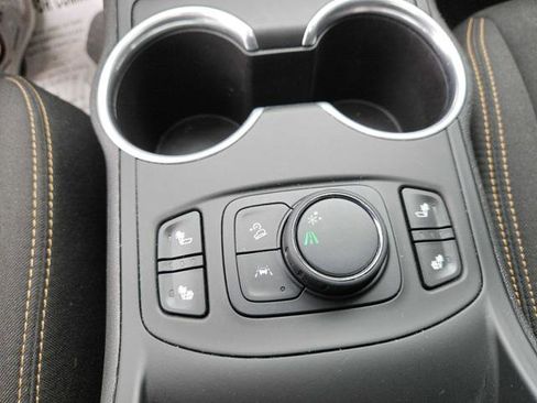 Used 2021 GMC Terrain SLE w/ Driver Convenience Package image 19