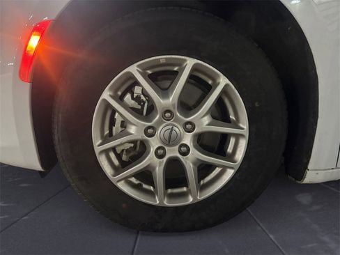 Used 2024 Chrysler Pacifica Touring-L image 14