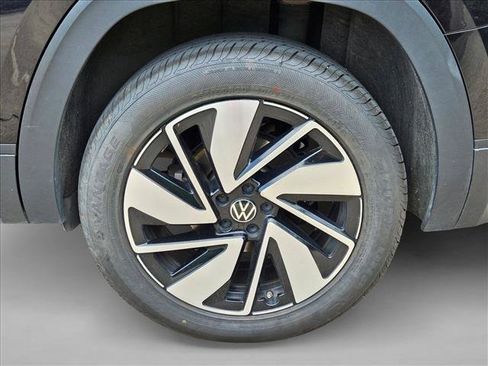 Used 2025 Volkswagen Atlas SE FWD image 24