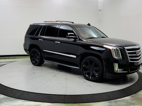 Used 2019 Cadillac Escalade Luxury AWD/4WD image 3