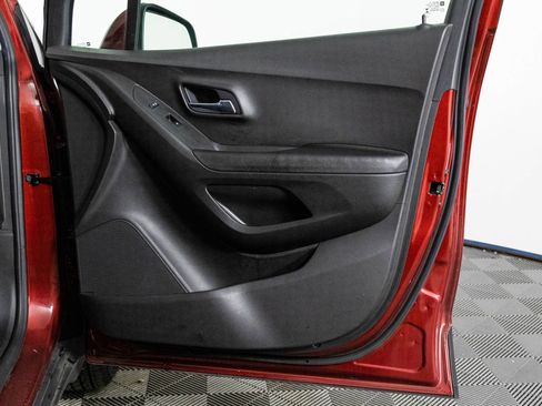 Used 2019 Chevrolet Trax LT w/ LT Convenience Package image 41