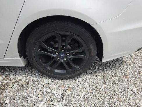 Used 2019 Ford Fusion SE w/ Equipment Group 151A FWD image 7