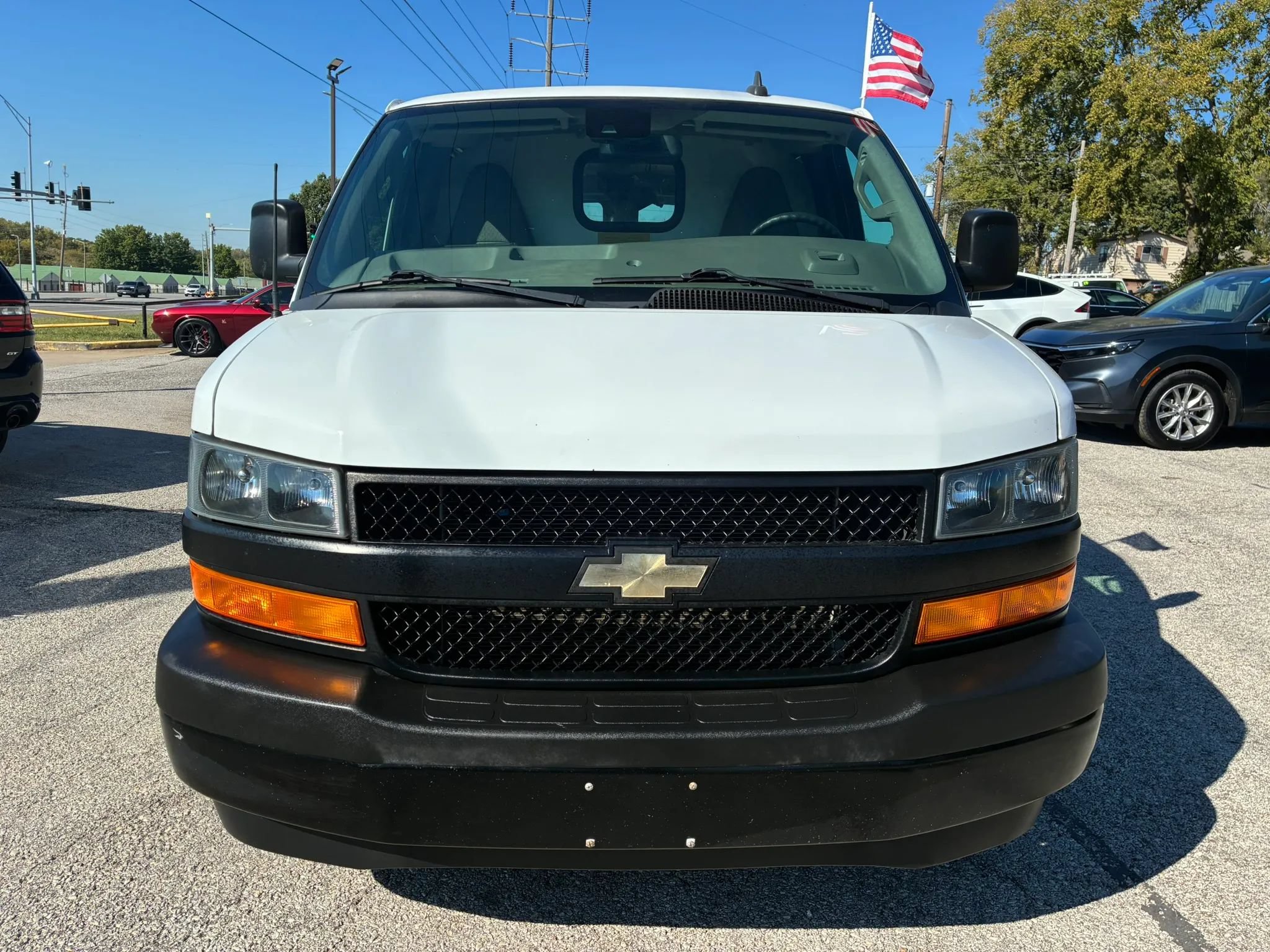 Used 2019 Chevrolet Express 2500 RWD image 2