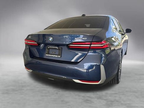 Used 2026 BMW i5 eDrive40 w/ Premium Package RWD image 3