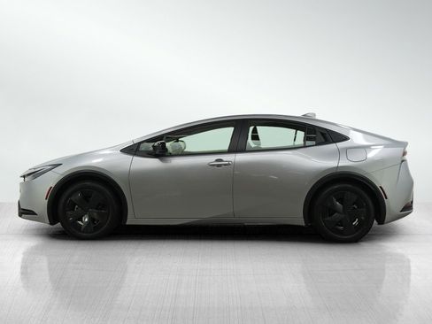 Used 2025 Toyota Prius LE image 2