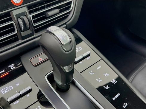 New 2026 Porsche Macan image 19