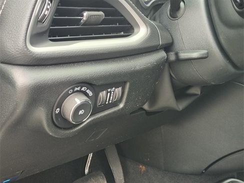 New 2026 Chrysler Pacifica Select image 13