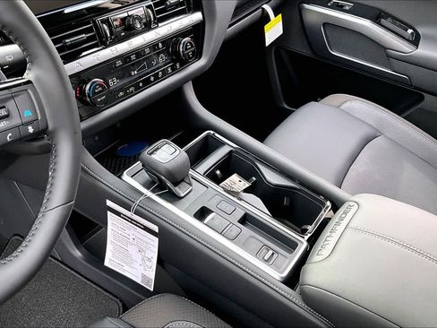 New 2026 Nissan Pathfinder SL image 7