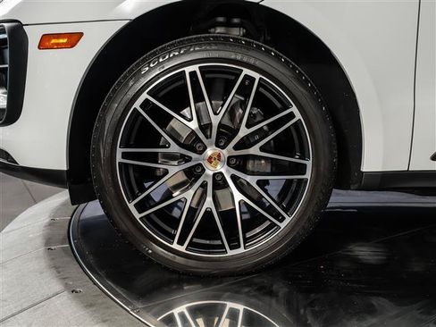 Used 2023 Porsche Macan AWD/4WD image 14