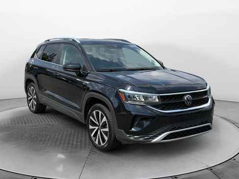 Certified 2023 Volkswagen Taos SE w/ Panoramic Sunroof Package AWD/4WD image 1
