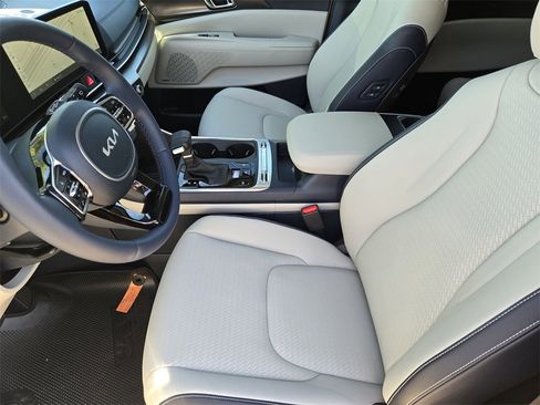 New 2026 Kia Carnival SX Prestige image 9
