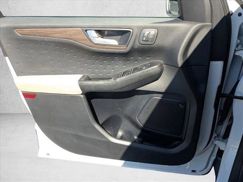 Used 2020 Ford Escape Titanium image 13