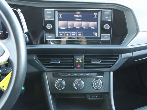 Certified 2022 Volkswagen Jetta S image 14
