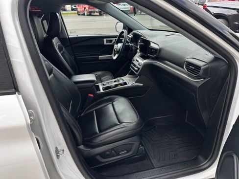 Used 2022 Ford Explorer XLT w/ Equipment Group 202A image 24