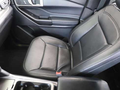 Used 2020 Ford Explorer XLT w/ Equipment Group 202A RWD image 19