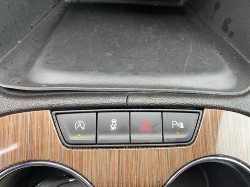 Used 2023 GMC Acadia SLE w/ Driver Convenience Package image 10