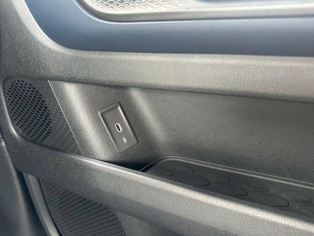 New 2025 Volkswagen ID. Buzz Pro S RWD image 35