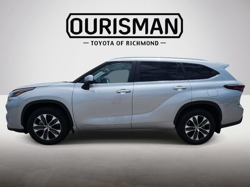 Certified 2025 Toyota Highlander XLE AWD/4WD image 2