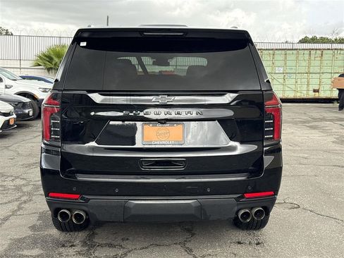 Used 2025 Chevrolet Suburban Z71 image 4