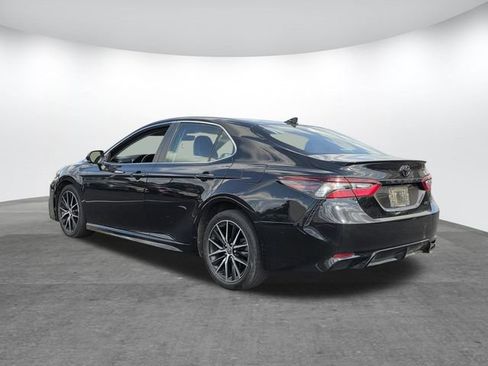 Used 2022 Toyota Camry SE FWD image 6