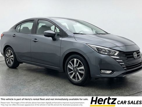 Used 2025 Nissan Versa SV image 1