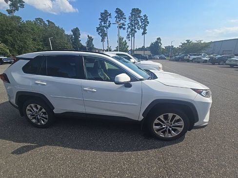 Used 2020 Toyota RAV4 XLE Premium AWD/4WD image 4