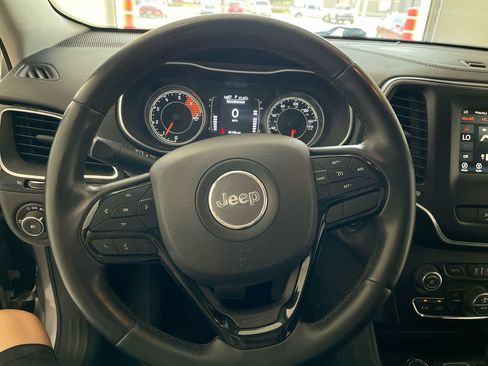 Used 2019 Jeep Cherokee Latitude Plus AWD/4WD image 14