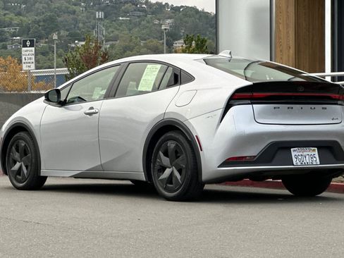 Used 2023 Toyota Prius LE image 6