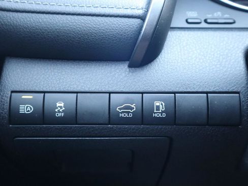 Used 2019 Toyota Camry SE w/ Carpet Mat Package image 49