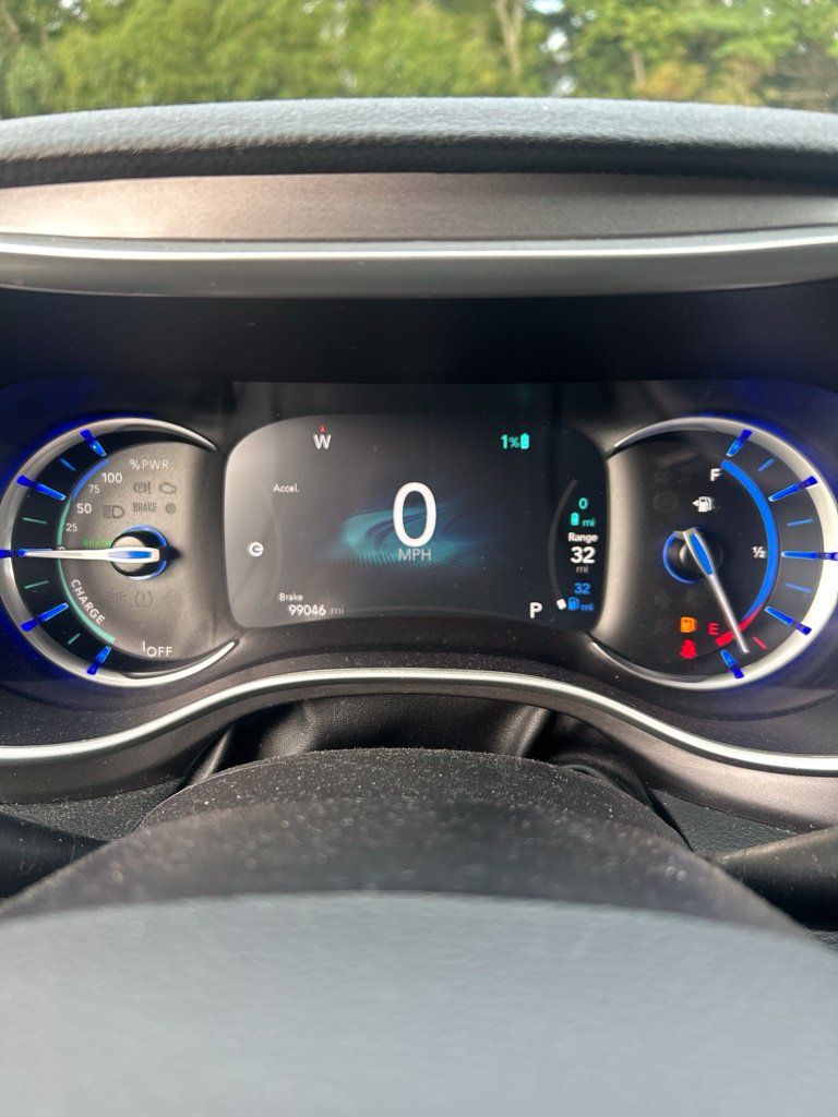 Used 2021 Chrysler Pacifica Touring-L FWD image 12