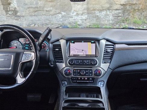 Used 2018 GMC Yukon XL Denali RWD image 28