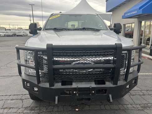 Used 2017 Ford F350 XLT image 2
