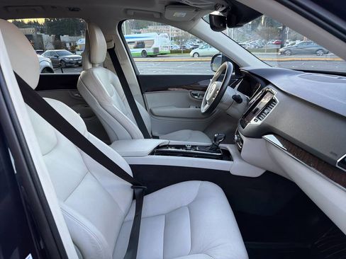 Used 2016 Volvo XC90 T6 Momentum w/ Momentum Plus Package image 18