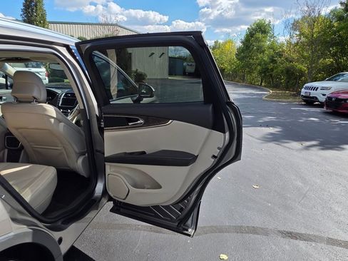 Used 2016 Lincoln MKX Reserve w/ Climate Package image 38