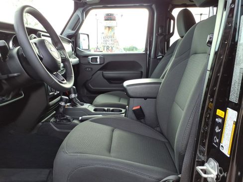 Used 2023 Jeep Gladiator Sport AWD/4WD image 10