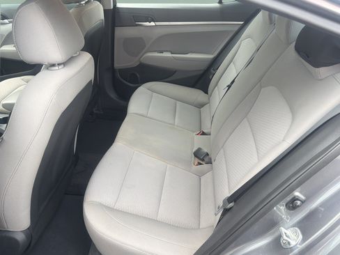 Used 2020 Hyundai Elantra SE FWD image 19