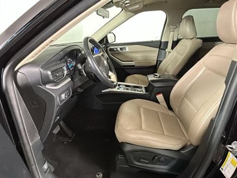 Used 2020 Ford Explorer XLT w/ Equipment Group 202A AWD/4WD image 11
