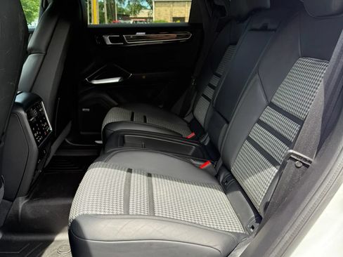 Used 2022 Porsche Cayenne Turbo AWD/4WD image 29